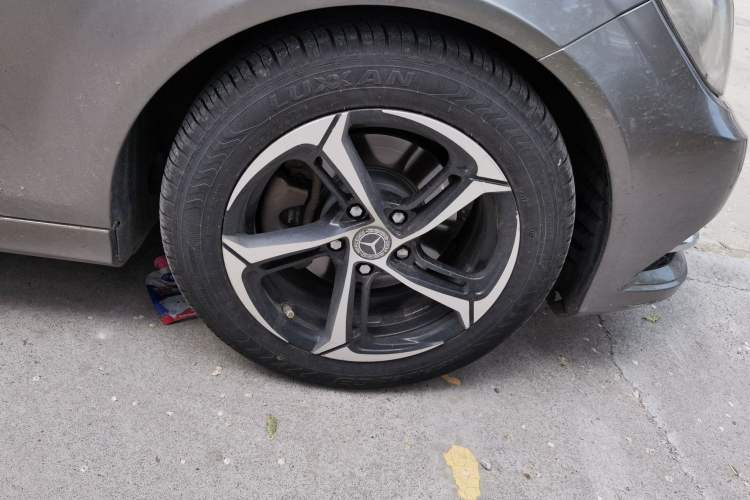 Used Mercedes-Benz C-Class 2013 C 180 CGI Classic Right Front Wheel Hub