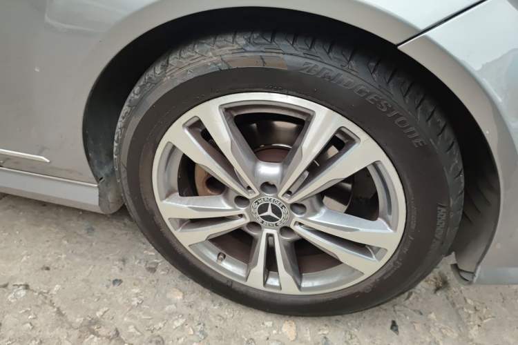 Used Mercedes-Benz C-Class 2013 C 180 Classic Grand Edition Right Front Wheel Hub