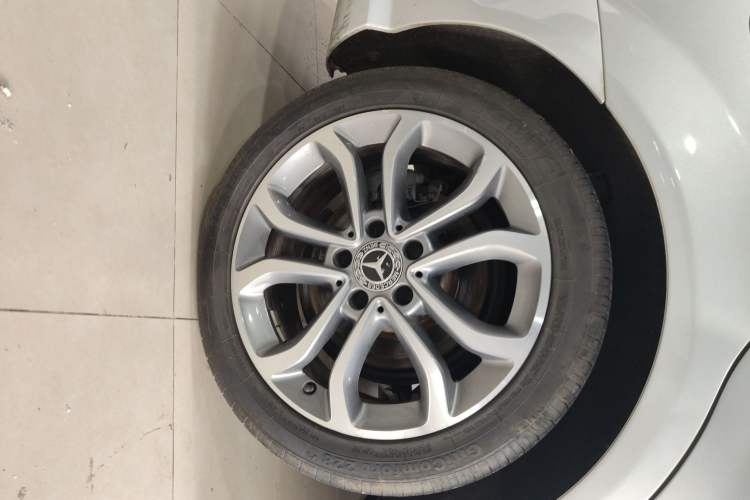 Used Mercedes-Benz C-Class 2013 C 180 Classic Grand Edition Right Rear Wheel Hub