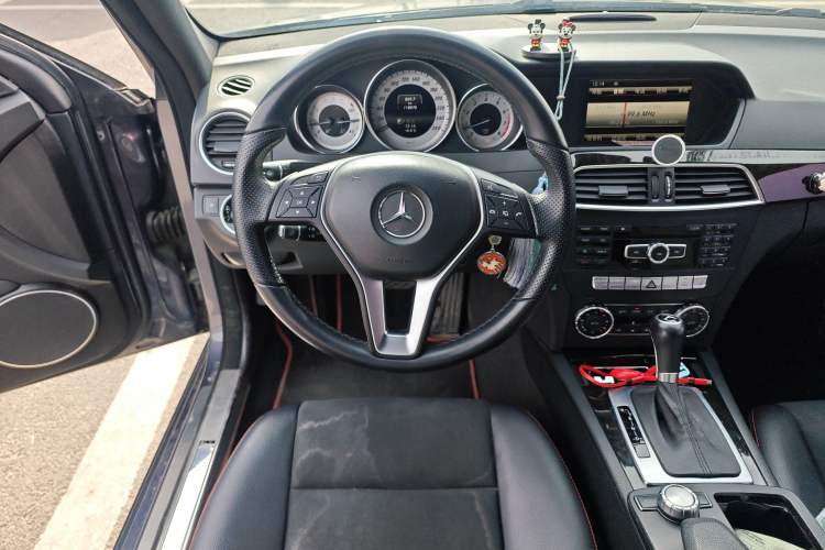 Used Mercedes-Benz C-Class 2013 C 300 Sport Grand Edition Steering Wheel