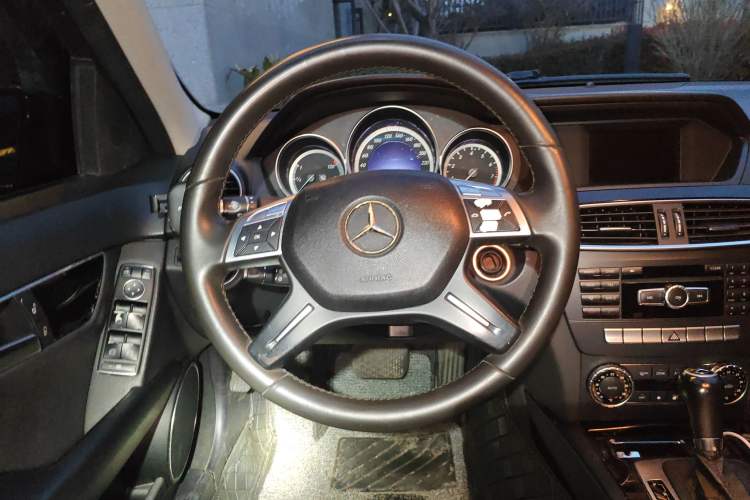 Used Mercedes-Benz C-Class 2013 C 180 CGI Classic Steering Wheel