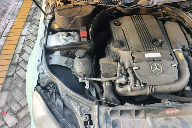 Used Mercedes-Benz C-Class 2013 C 180 CGI Classic Engine Bay Right