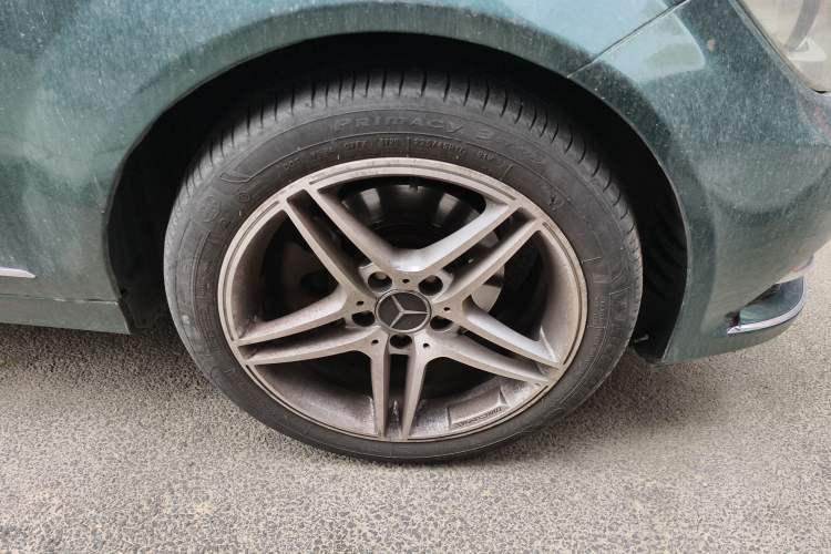 Used Mercedes-Benz C-Class 2013 C 260 CGI Fashion Model Right Front Wheel Hub
