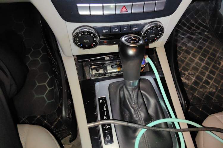 Used Mercedes-Benz C-Class 2013 C 180 Classic Grand Edition Gear Lever