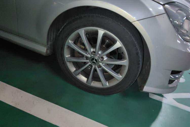 Used Mercedes-Benz C-Class 2013 C 180 Classic Grand Edition Right Front Wheel Hub