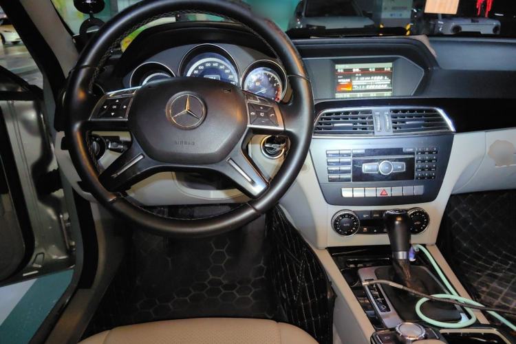 Used Mercedes-Benz C-Class 2013 C 180 Classic Grand Edition Steering Wheel