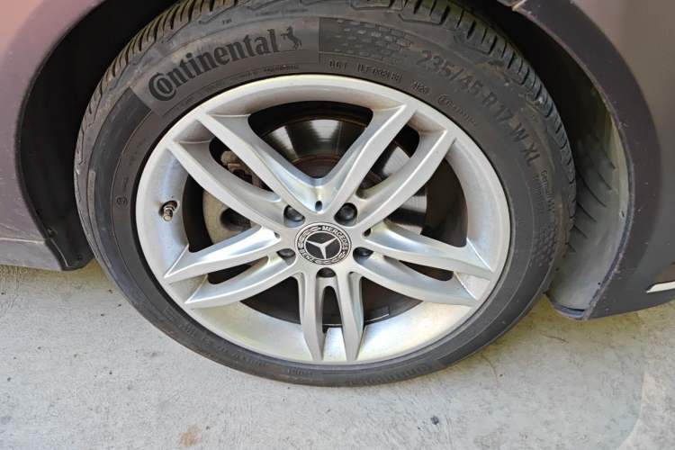 Used Mercedes-Benz C-Class 2013 C 260 Elegant Grand Edition Right Front Wheel Hub