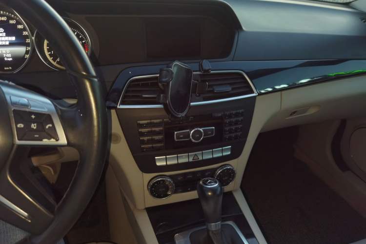 Used Mercedes-Benz C-Class 2013 C 180 Classic Grand Edition Audio And AC Panel