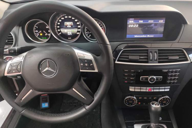 Used Mercedes-Benz C-Class 2013 C 180 Classic Grand Edition Center Console