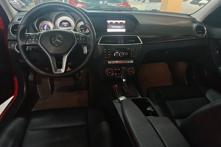Used Mercedes-Benz C-Class 2013 C 260 CGI Fashion Model Center Console