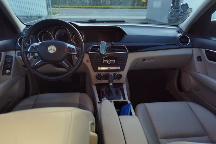 Used Mercedes-Benz C-Class 2013 C 180 Classic Grand Edition Center Console