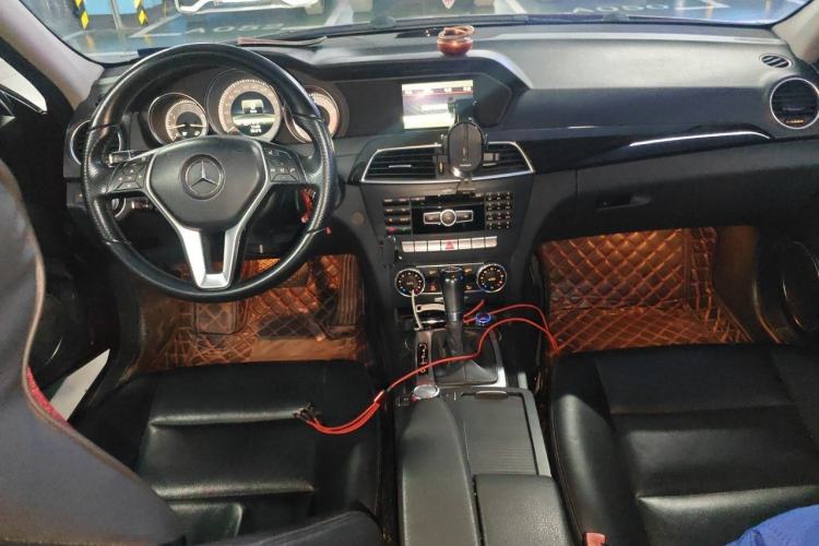 Used Mercedes-Benz C-Class 2013 C 260 CGI Fashion Model Center Console