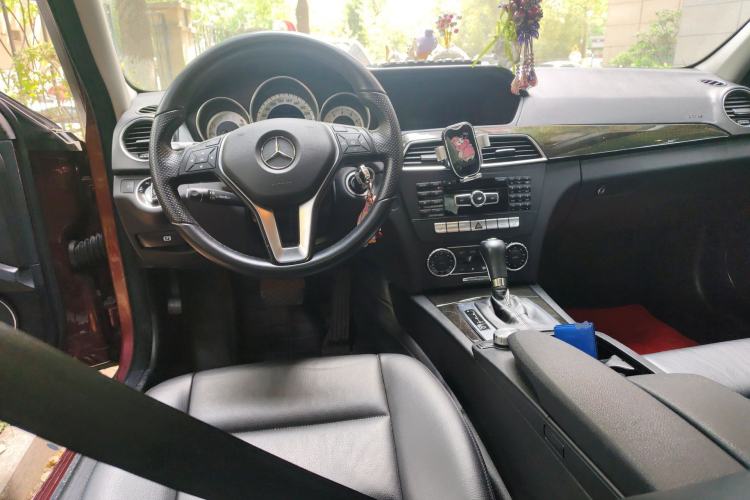 Used Mercedes-Benz C-Class 2013 C 260 CGI Fashion Model Center Console