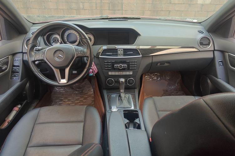 Used Mercedes-Benz C-Class 2013 C 300 Sport Grand Edition Center Console