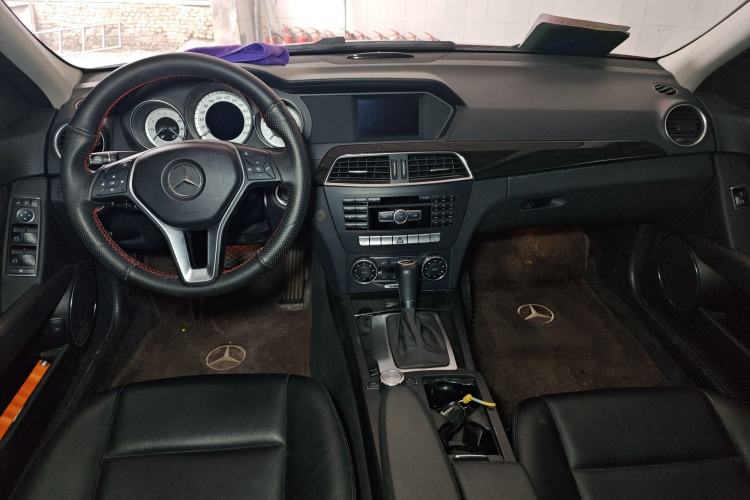 Used Mercedes-Benz C-Class 2013 C 260 CGI Fashion Model Center Console