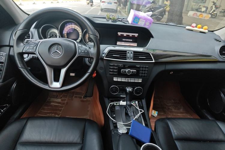 Used Mercedes-Benz C-Class 2013 C 260 CGI Fashion Model Center Console