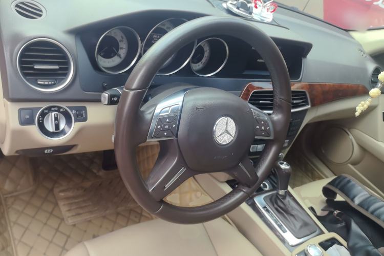 Used Mercedes-Benz C-Class 2013 C 260 CGI Elegant Model Center Console