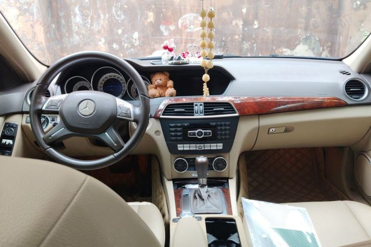 Used Mercedes-Benz C-Class 2013 C 260 CGI Elegant Model Center Console