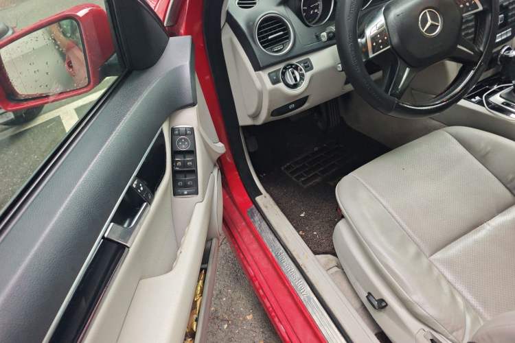 Used Mercedes-Benz C-Class 2013 C 180 Classic Grand Edition Driver Seat