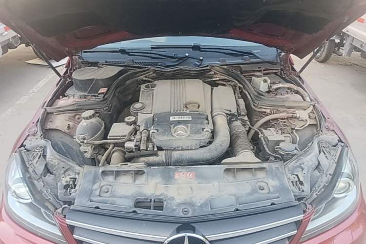 Used Mercedes-Benz C-Class 2013 C 260 Fashion Edition Grand Edition Engine Bay