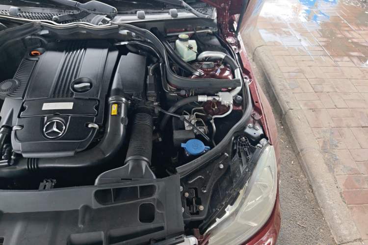 Used Mercedes-Benz C-Class 2013 C 180 CGI Classic Engine Bay Left