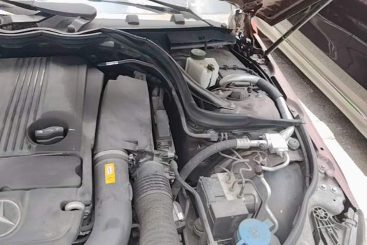 Used Mercedes-Benz C-Class 2013 C 260 CGI Fashion Model Engine Bay Left