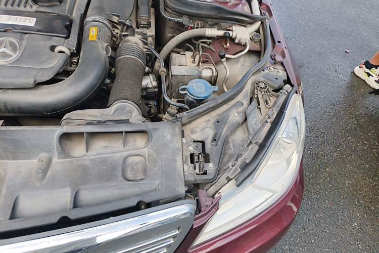 Used Mercedes-Benz C-Class 2013 C 180 CGI Classic Engine Bay Left