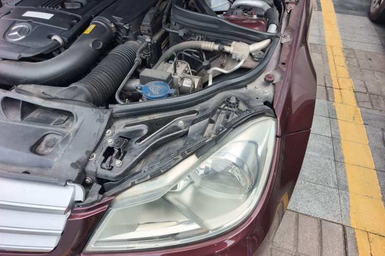 Used Mercedes-Benz C-Class 2013 C 180 Classic Grand Edition Engine Bay Left