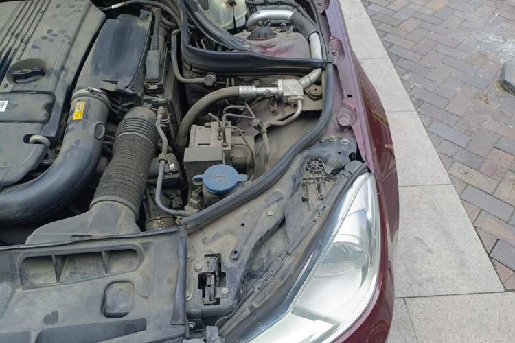 Used Mercedes-Benz C-Class 2013 C 260 CGI Elegant Model Engine Bay Left