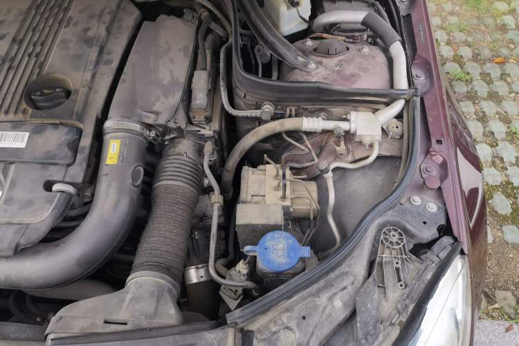 Used Mercedes-Benz C-Class 2013 C 260 Elegant Grand Edition Engine Bay Left