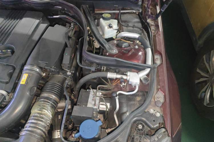 Used Mercedes-Benz C-Class 2013 C 260 CGI Fashion Model Engine Bay Left