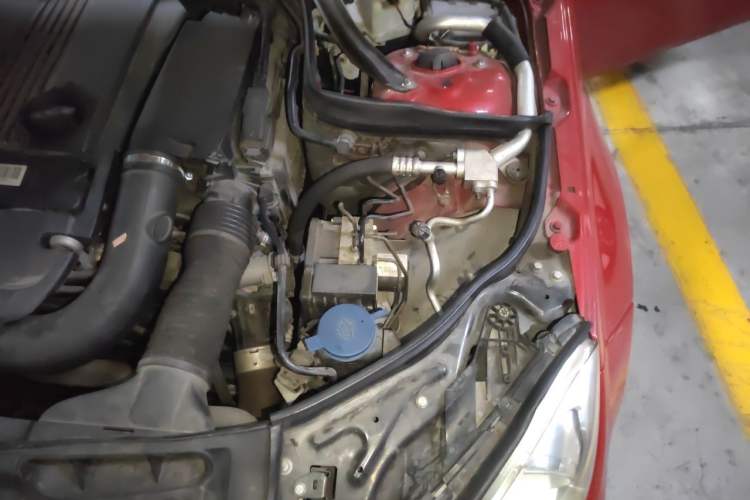 Used Mercedes-Benz C-Class 2013 C 180 Classic Grand Edition Engine Bay Left