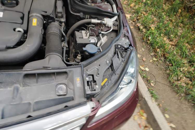 Used Mercedes-Benz C-Class 2013 C 260 CGI Fashion Model Engine Bay Left