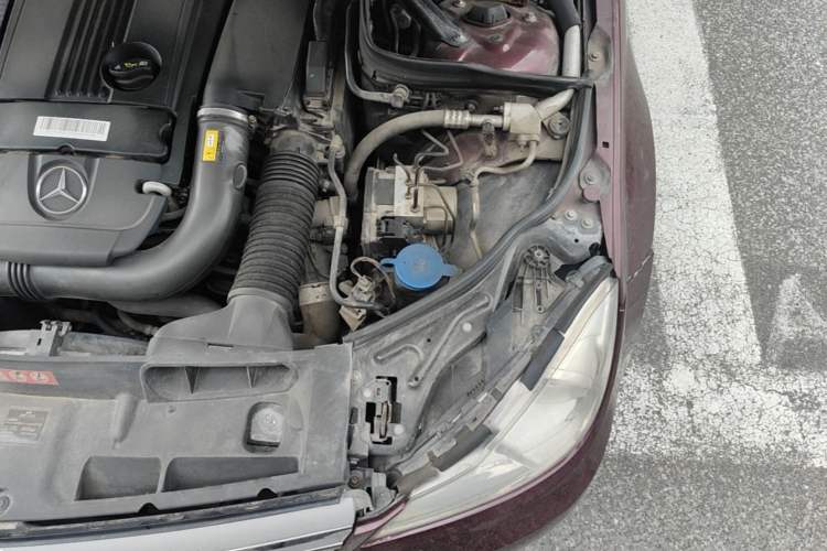 Used Mercedes-Benz C-Class 2013 C 180 CGI Classic Engine Bay Left