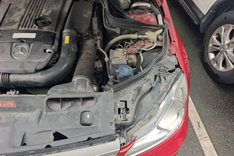 Used Mercedes-Benz C-Class 2013 C 180 Classic Grand Edition Engine Bay Left