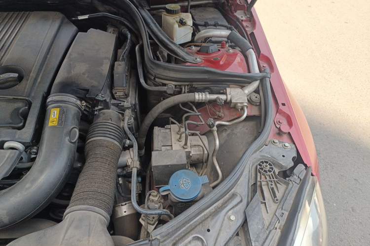 Used Mercedes-Benz C-Class 2013 C 260 CGI Fashion Model Engine Bay Left