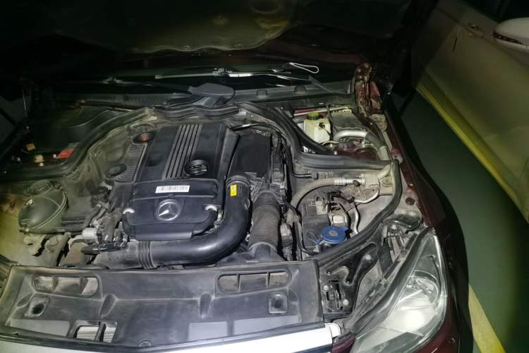 Used Mercedes-Benz C-Class 2013 C 260 CGI Elegant Model Engine Bay Left