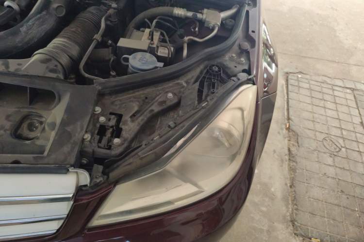 Used Mercedes-Benz C-Class 2013 C 180 CGI Classic Engine Bay Left