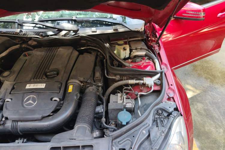 Used Mercedes-Benz C-Class 2013 C 260 CGI Elegant Model Engine Bay Left