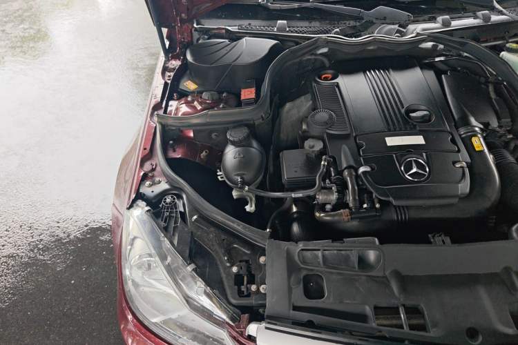 Used Mercedes-Benz C-Class 2013 C 180 CGI Classic Engine Bay Right