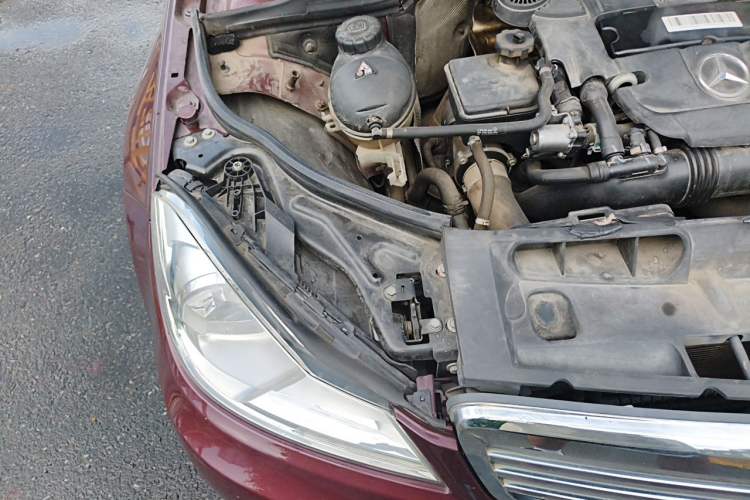 Used Mercedes-Benz C-Class 2013 C 180 CGI Classic Engine Bay Right