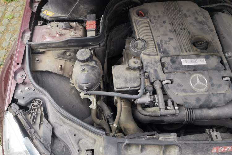 Used Mercedes-Benz C-Class 2013 C 260 Elegant Grand Edition Engine Bay Right