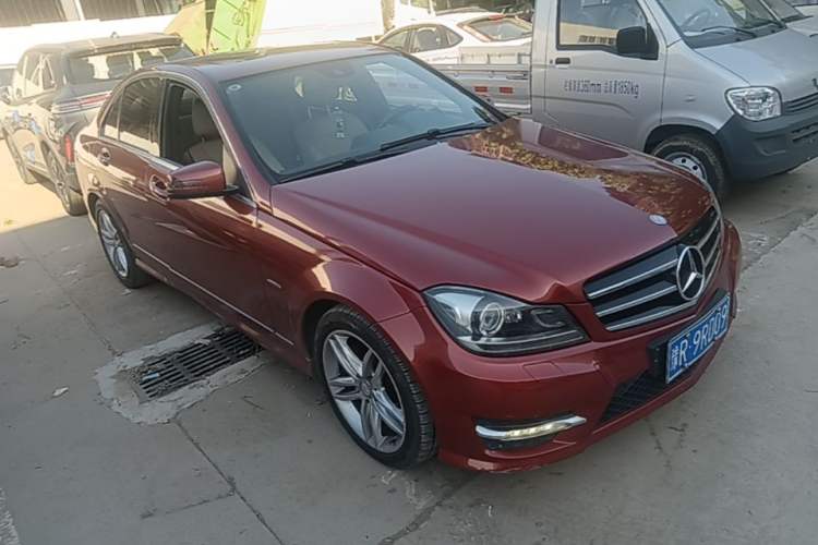 Used Mercedes-Benz C-Class 2013 C 260 Fashion Edition Grand Edition Front Right 45 Deg