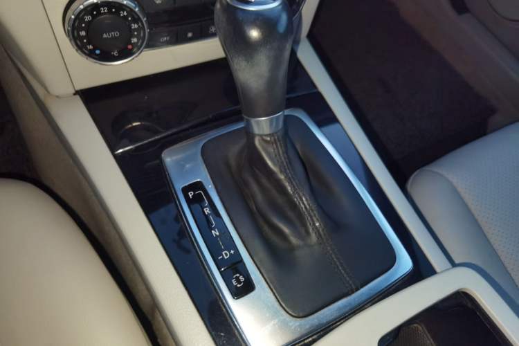 Used Mercedes-Benz C-Class 2013 C 180 Classic Grand Edition Gear Lever