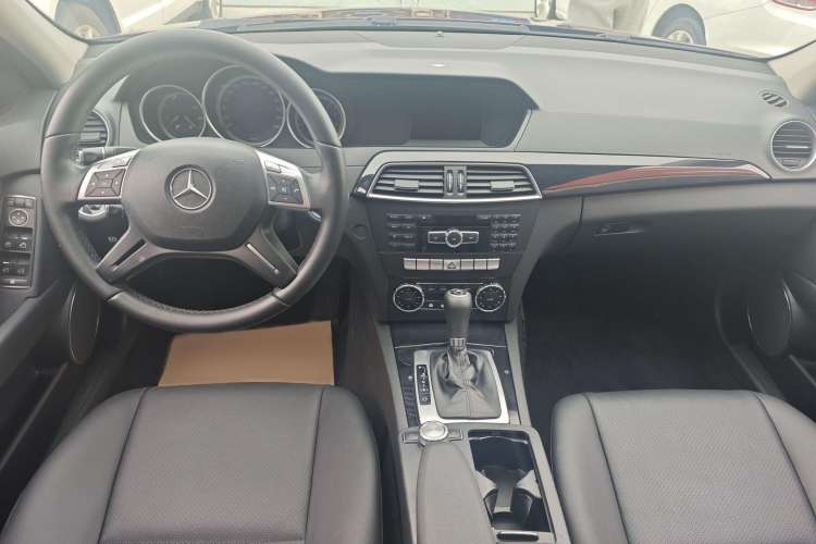 Used Mercedes-Benz C-Class 2013 C 180 Classic Grand Edition Interior 1