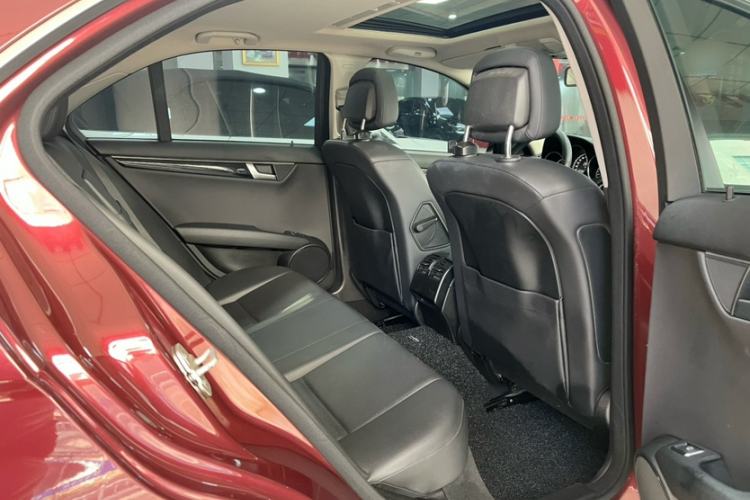 Used Mercedes-Benz C-Class 2013 C 180 Classic Grand Edition Interior 2