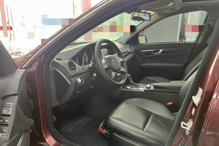 Used Mercedes-Benz C-Class 2013 C 180 Classic Grand Edition Interior 3