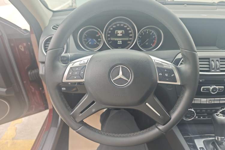 Used Mercedes-Benz C-Class 2013 C 180 Classic Grand Edition Interior 3