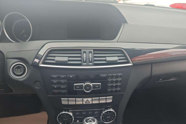 Used Mercedes-Benz C-Class 2013 C 180 Classic Grand Edition Interior 4