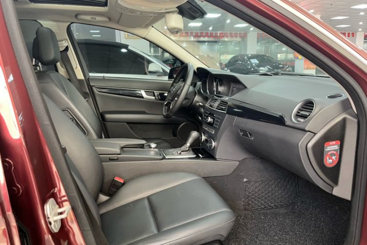 Used Mercedes-Benz C-Class 2013 C 180 Classic Grand Edition Interior 5